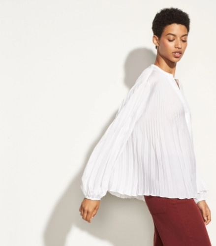 Vince Chevron Pleated Blouse in Optic White - 바로출고