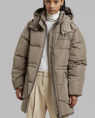 GANNI Oversized Tech Puffer midi jacket- 모델XXS/XS 착용 - $525