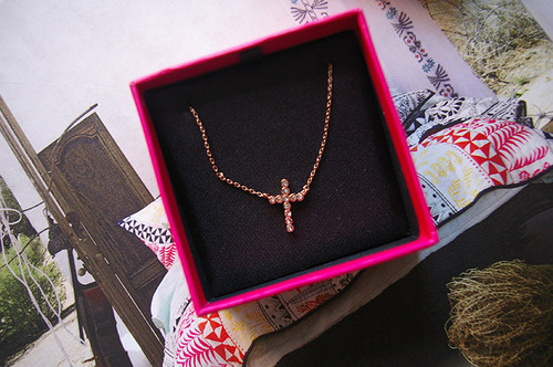 Juicy Couture Cross Necklace 쥬시꾸뛰르 십자가 목걸이!!  두가지색상!  