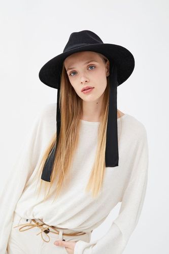 Urban Outfitters hat - 바로출고